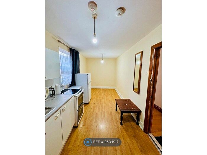 Studio To Rent In Hoe Street, London, E17