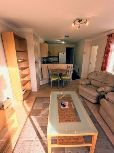 1 Bedroom Flat To Rent In Eversley Road, Swansea, SA2