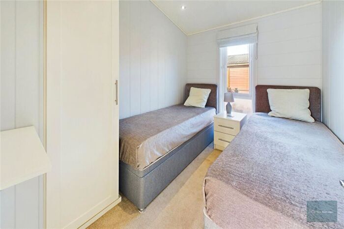 3 Bedroom Bungalow For Sale In The Thatches, Devon, PL21