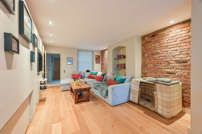 2 Bedroom Flat For Sale In Alwyne Place, Canonbury, London, N1
