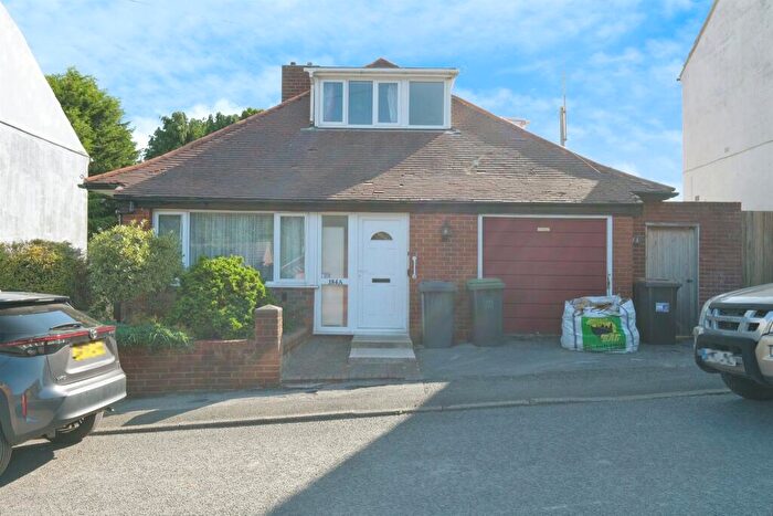 3 Bedroom Bungalow For Sale In Lynncroft, Eastwood, Nottingham, NG16