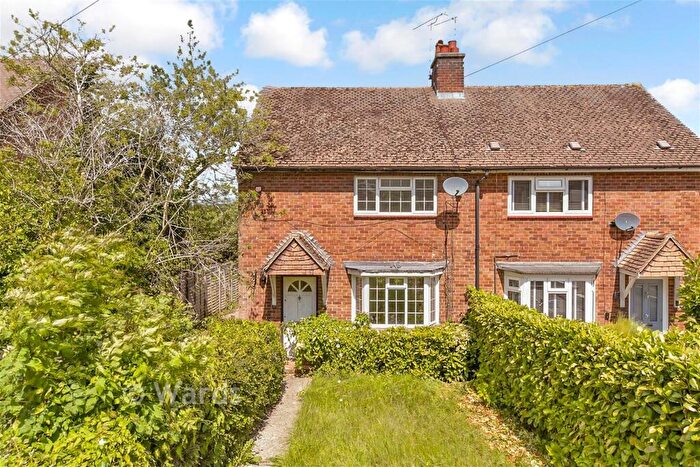 2 Bedroom Semi-Detached House For Sale In Saddlers Park, Eynsford, Kent, DA4