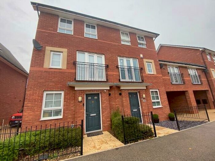 4 Bedroom House To Rent In Cicero Crescent, Fairfields, Milton Keynes, MK11