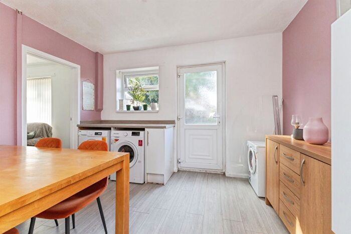 3 Bedroom Semi-Detached House For Sale In Chantry Close, Middlesbrough, TS3