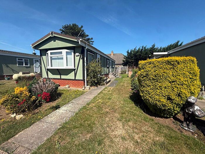 2 Bedroom Park Home For Sale In Briar Bank Park, Wilstead, MK45