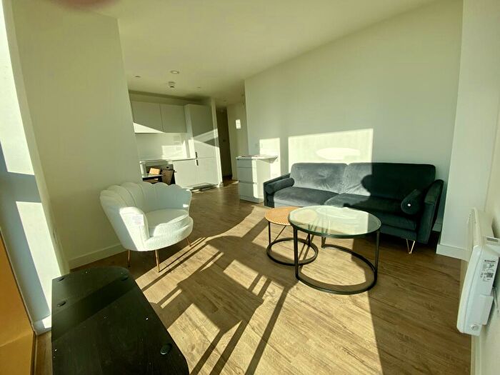 2 Bedroom Apartment To Rent In South Central, Essex Street, B5