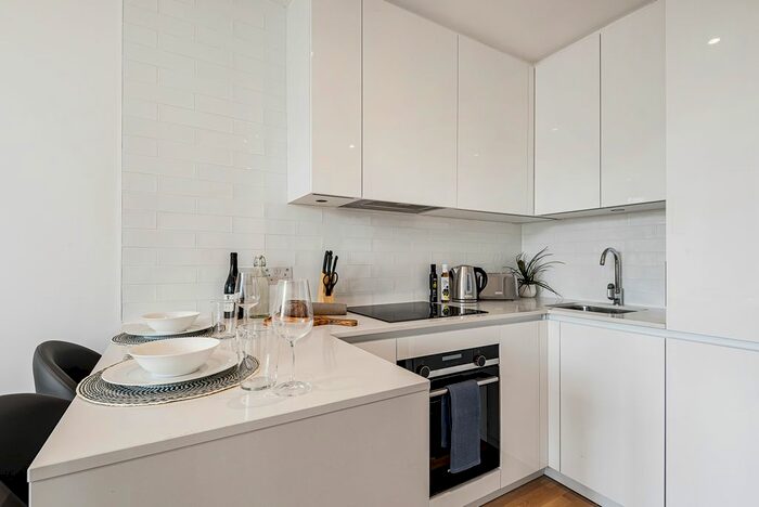 1 Bedroom Flat To Rent In Queens Road, Reading, RG1