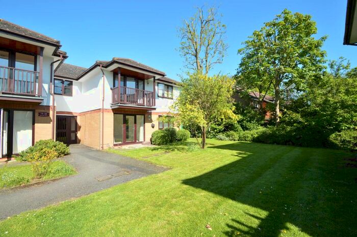 1 Bedroom Flat To Rent In Joinville Place, Addlestone, KT15