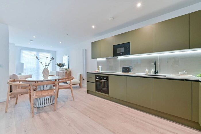 2 Bedroom Flat To Rent In Wandle Place, Earlsfield, Wimbledon, SW18