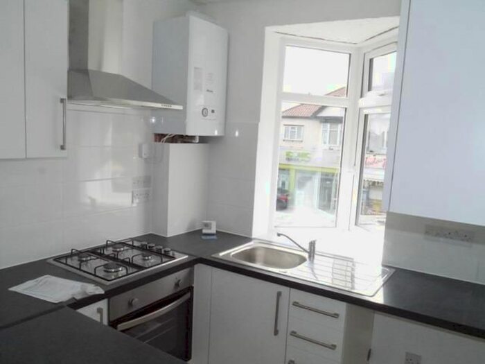 1 Bedroom Flat To Rent In Beehive Lane, Ilford IG4