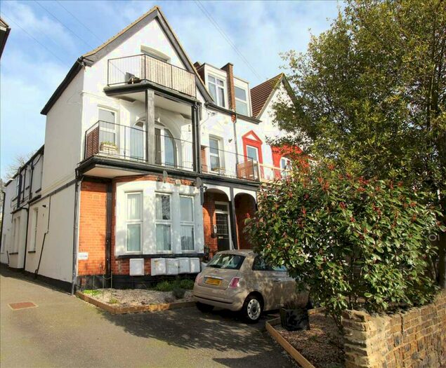 1 Bedroom Apartment To Rent In Westcliff On Sea, SS0