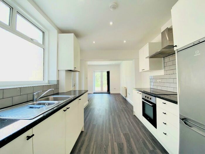 2 Bedroom Flat To Rent In Crescent Road, New Barnet, EN4