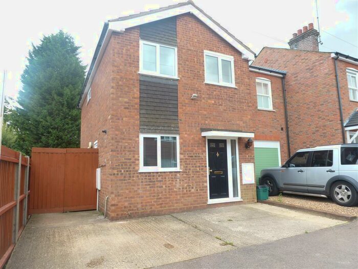 3 Bedroom Detached House To Rent In Coleswood Road, Harpenden, AL5