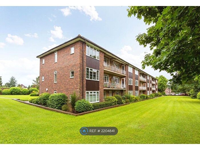 2 Bedroom Flat To Rent In Lancaster Court, Banstead, SM7