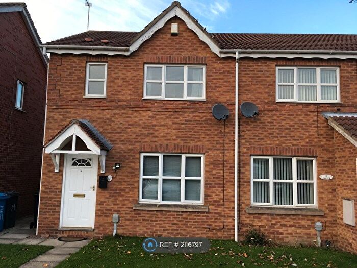 3 Bedroom Semi-Detached House To Rent In Mast Drive, Hull, HU9