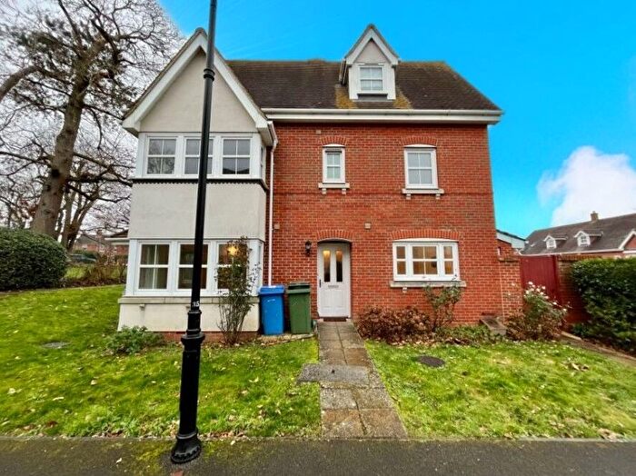 4 Bedroom Town House To Rent In Campbell Fields, Aldershot, GU11