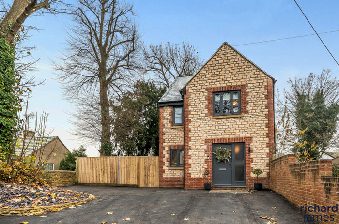 5 Bedroom Detached House For Sale In Cricklade Road, Highworth, Swindon, SN6