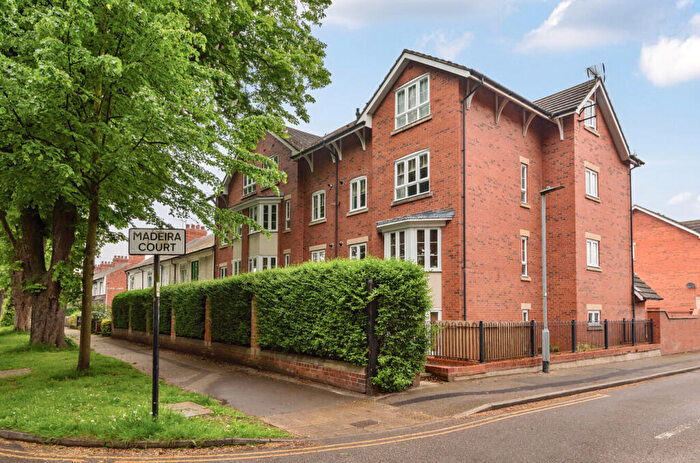 2 Bedroom Flat For Sale In Madeira Court, Hull, HU5