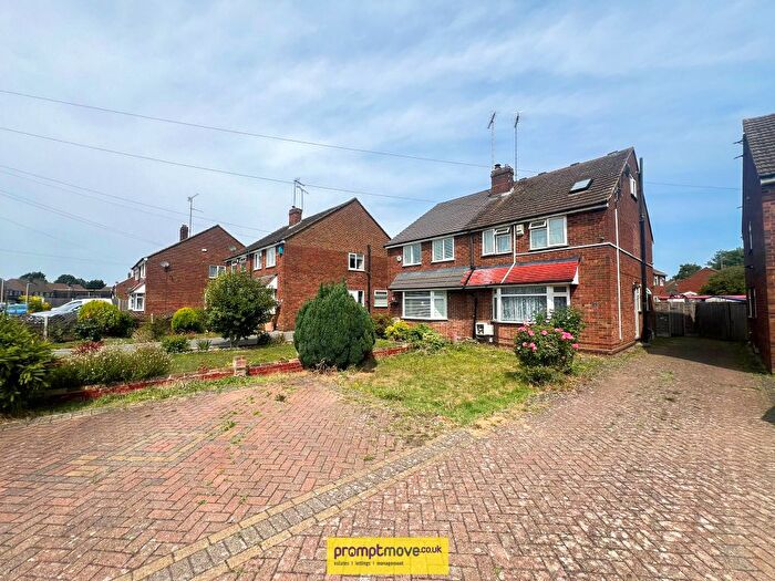 4 Bedroom Property To Rent In Brooklands Close, Luton, LU4