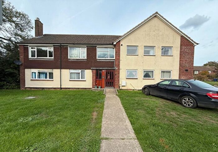2 Bedroom Flat For Sale In Lodden Close, Bicester, Oxfordshire, OX26