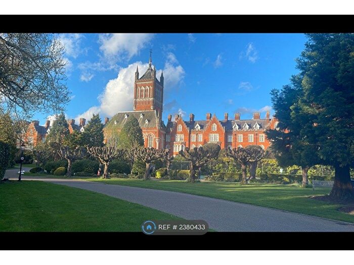2 Bedroom Flat To Rent In The Grange, Virginia Water, GU25