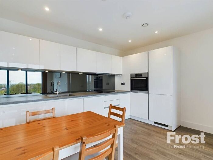2 Bedroom Flat To Rent In High Street, Staines-Upon-Thames, Surrey, TW18