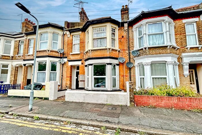1 Bedroom Flat For Sale In Hamlet Road, Southend-on-Sea, SS1