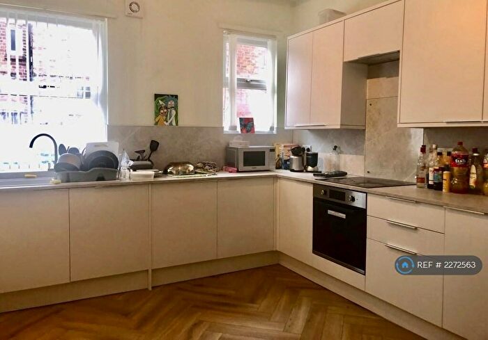 6 Bedroom Semi-Detached House To Rent In Lenton Boulevard, Nottingham, NG7