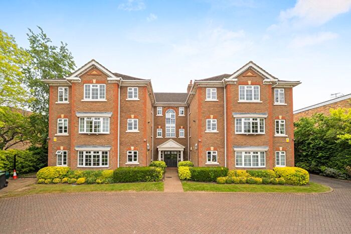 2 Bedroom Flat For Sale In Eastbury Avenue, Northwood, Hertfordshire, HA6