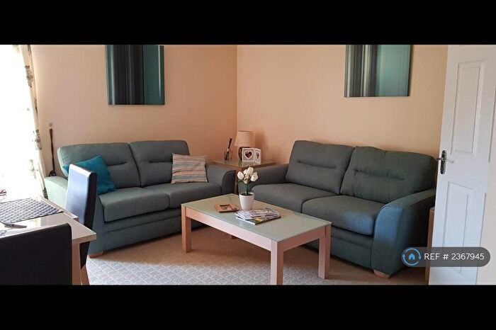 3 Bedroom Flat To Rent In Old Town, Swindon, SN1