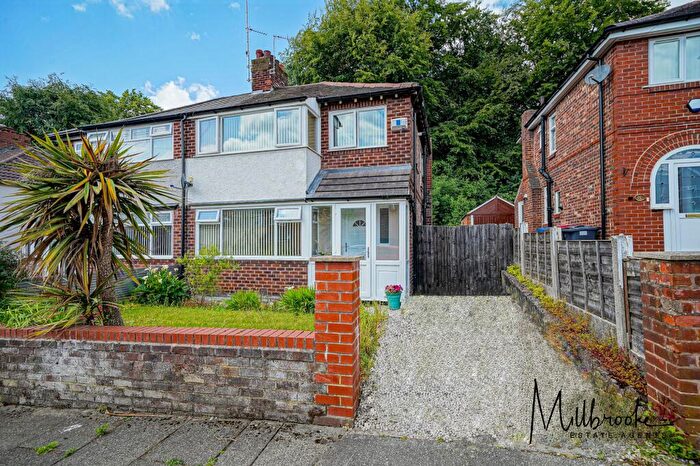 3 Bedroom Semi-Detached House To Rent In Castleway, Salford, M6