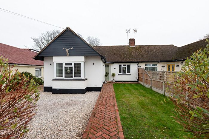 3 Bedroom Semi-Detached Bungalow For Sale In Linksway, Leigh-On-Sea, SS9