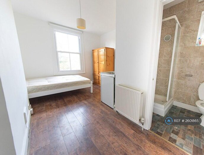 Studio To Rent In Bonner Road, London, E2