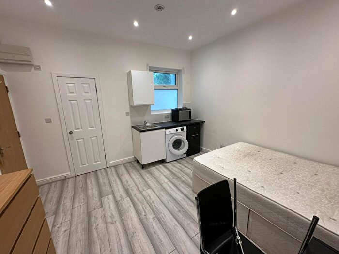 Studio To Rent In Ivy Road, London, NW2