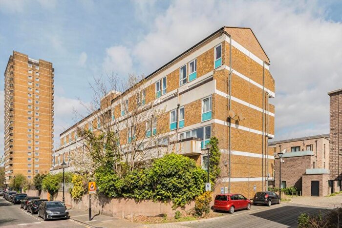 4 Bedroom Flat To Rent In Hitchin Square, Bow, E3