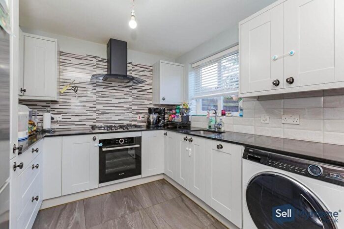 3 Bedroom Detached House For Sale In Orsett Close, Leicester, LE5