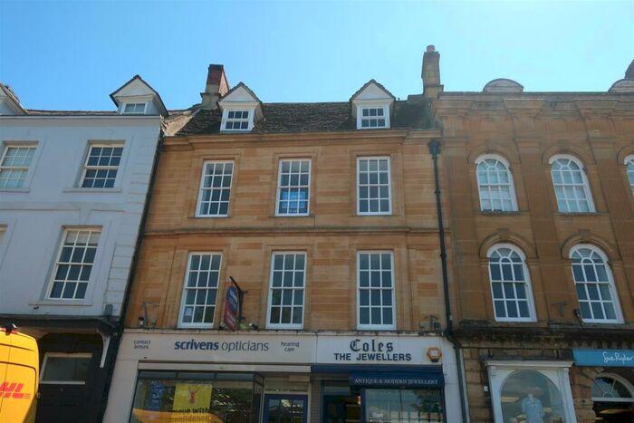 2 Bedroom Flat To Rent In Albion Street, Chipping Norton, OX7