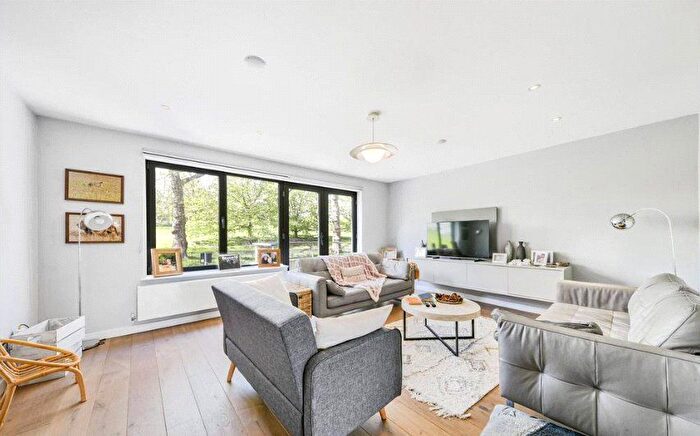 4 Bedroom Detached House To Rent In Meadowbank, Primrose Hill, London, NW3
