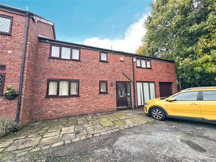 3 Bedroom End Of Terrace House For Sale In Smallshaw Fold, Ashton-under-Lyne, Greater Manchester, OL6