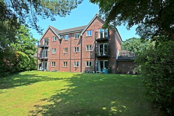 2 Bedroom Flat To Rent In Providence Hill, Bursledon, SO31