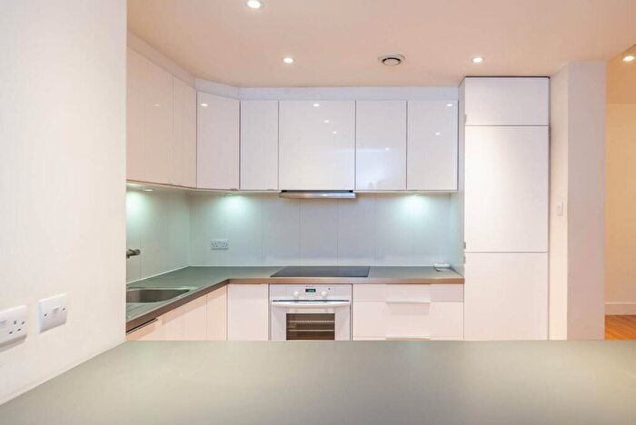 2 Bedroom Flat To Rent In Rosslyn Hill, Hampstead, London, NW3