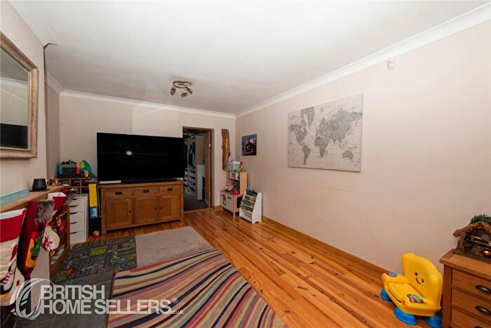 3 Bedroom Bungalow For Sale In Birchall Road, Rushden, Northamptonshire, NN10