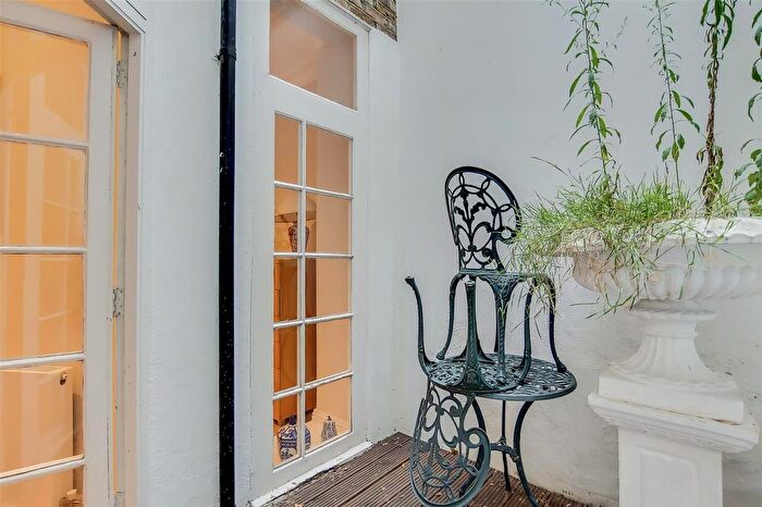 2 Bedroom Flat To Rent In Cornwall Gardens, London, SW7