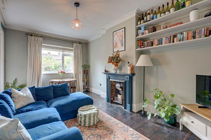 2 Bedroom Flat For Sale In Manor Park, Hither Green, SE13