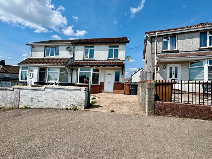 3 Bedroom Semi Detached House For Sale In Tynycoed Crescent, Cefn Fforest, NP12