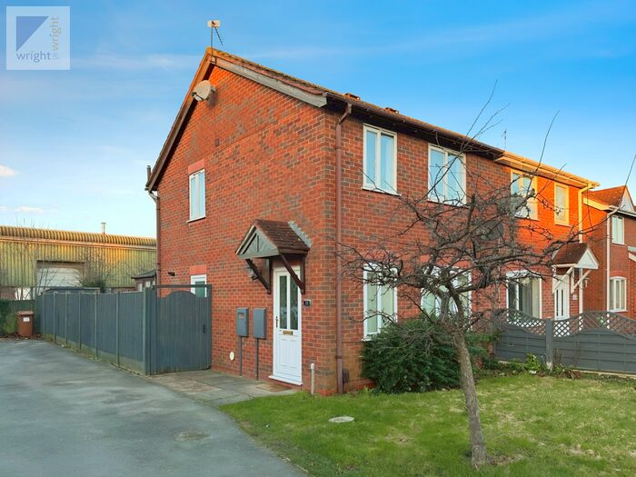3 Bedroom Semi-Detached House To Rent In Rydal Close, Hinckley, LE10
