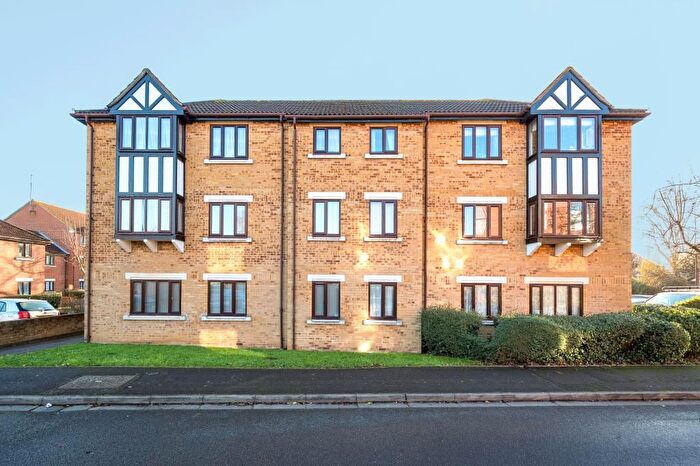 2 Bedroom Flat To Rent In Charleston Close, Feltham, TW13
