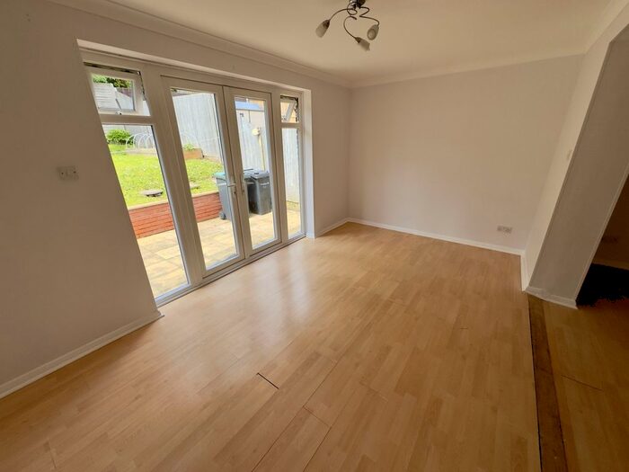 3 Bedroom Terraced House To Rent In Valley Drive, Gravesend, DA12