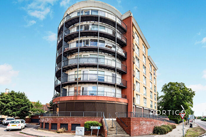 1 Bedroom Flat To Rent In Regal House, IG2