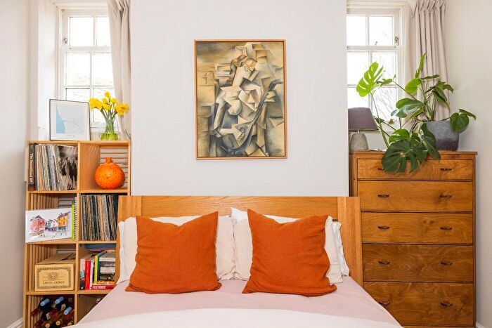 2 Bedroom Flat For Sale In Upper Cheltenham Place, Montpelier, BS6